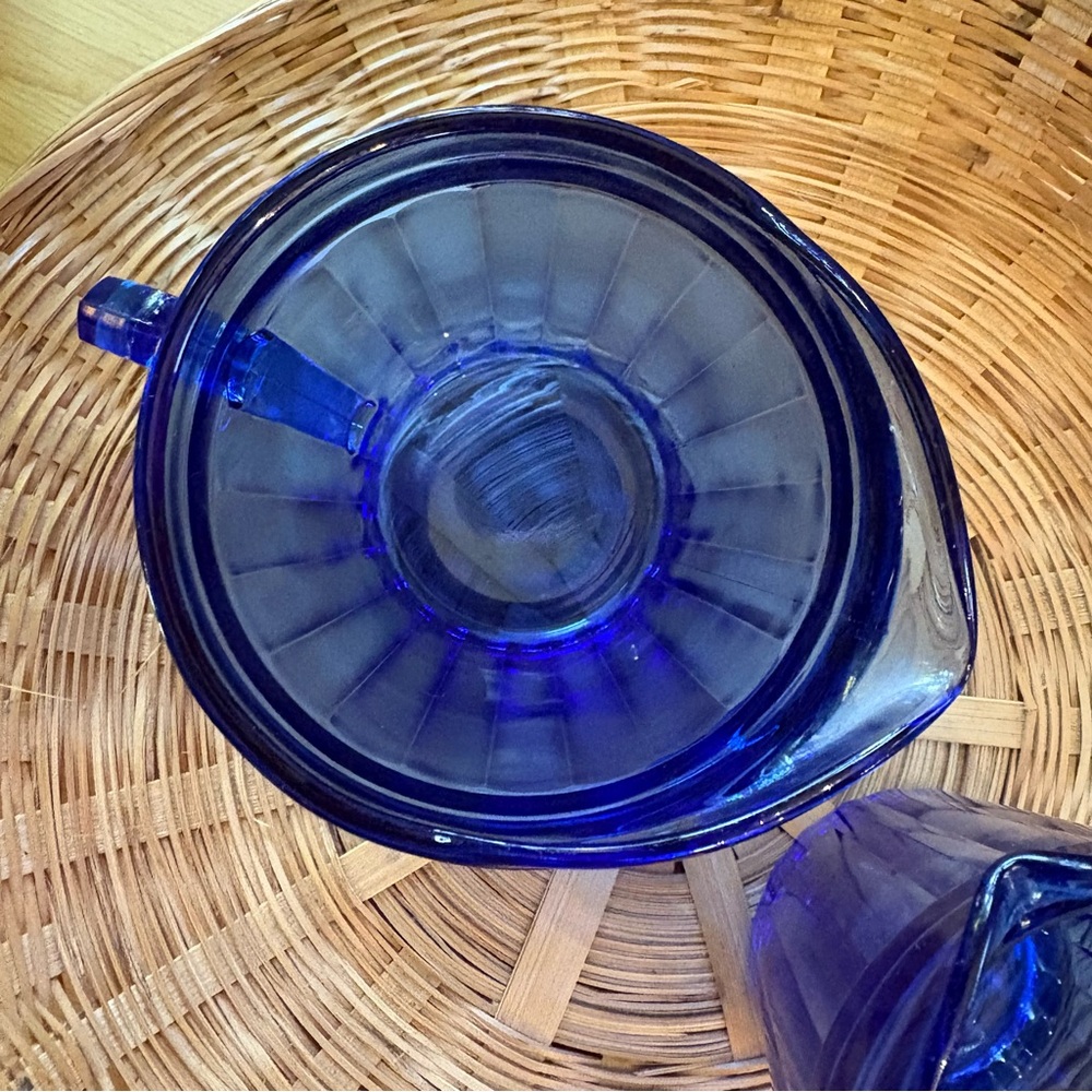 Stylish Blue Glass Pitcher Set - Picture 4 of 7